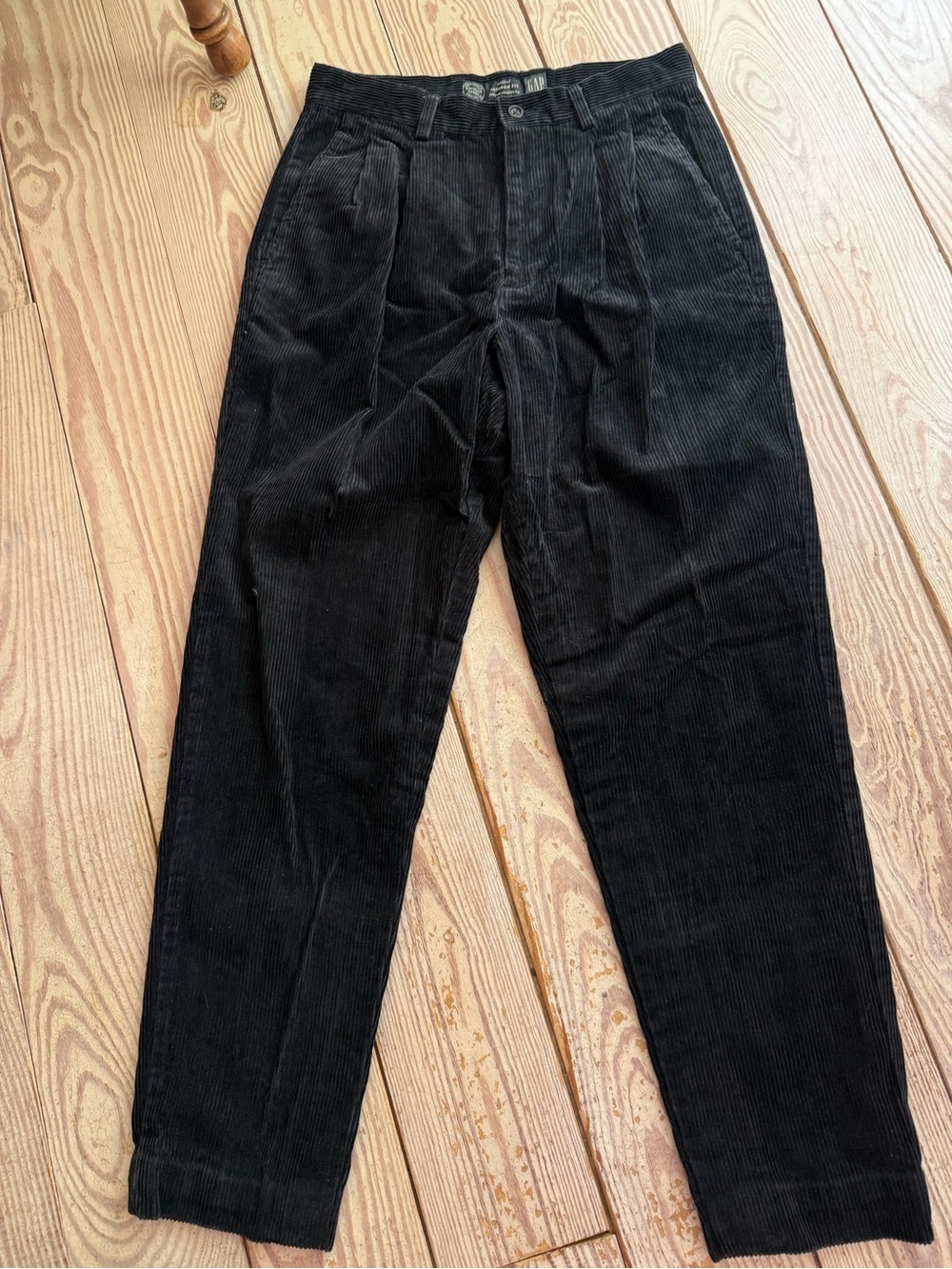 Gap Men's Black Pleated Corduroy Pants Size 29/30 Relaxed Fit